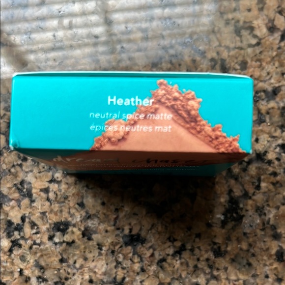 Powder Blush by Thrive Causemetics with Hyaluronic Acid - Picture 5 of 6